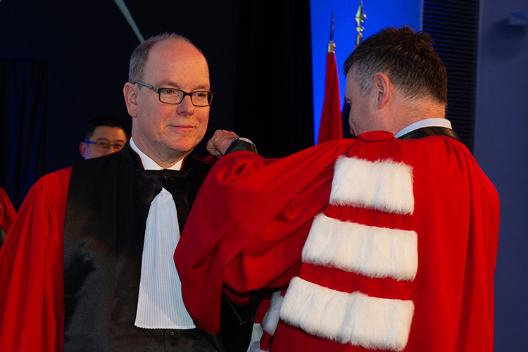 Le 26 novembre 2019, S.A.S. Prince Albert II de Monaco a été récompensé avec le Docteur Honoris Causa Insignia de ESCP Business School
