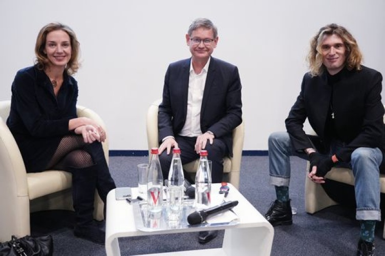professors Anne-Laure Sellier and Ben Voyer and Cyrille Vigneron, President and CEO of Cartier