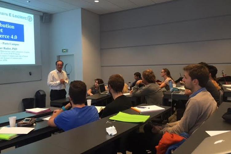 Michel-Edouard Leclerc rencontre les étudiants ESCP pour le premier cours de Distribution & Commerce 4.0